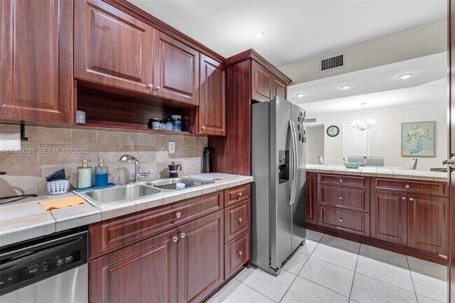 Foto del edificio - 9437 SW 76th St