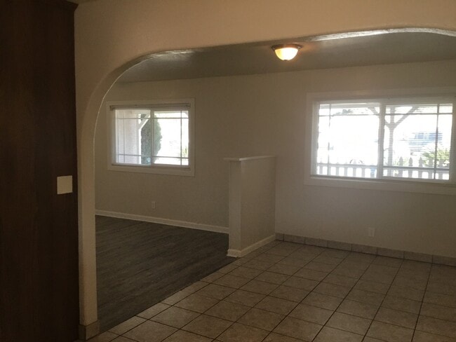 Foto del edificio - START APPLYING FOR THIS 5 BEDROOM HOME! COMING SOON