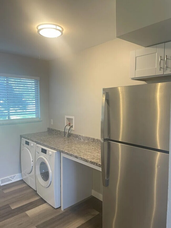 Foto del edificio - 4564 Everett St