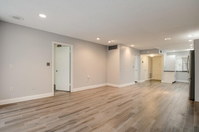 Foto del edificio - 4801 Esedra Ct