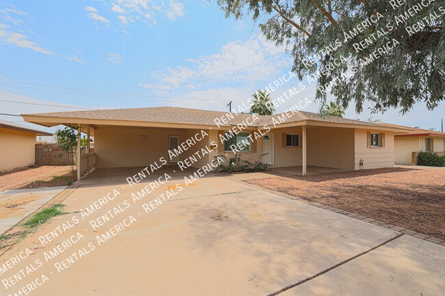 Building Photo - 935 E Wesleyan Dr
