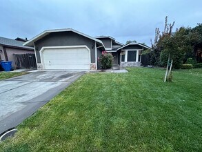 Building Photo - 1218 Snow Ridge Ct