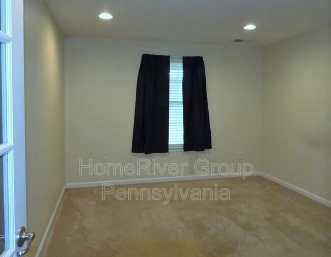 Building Photo - 105 Maple Ridge Ct