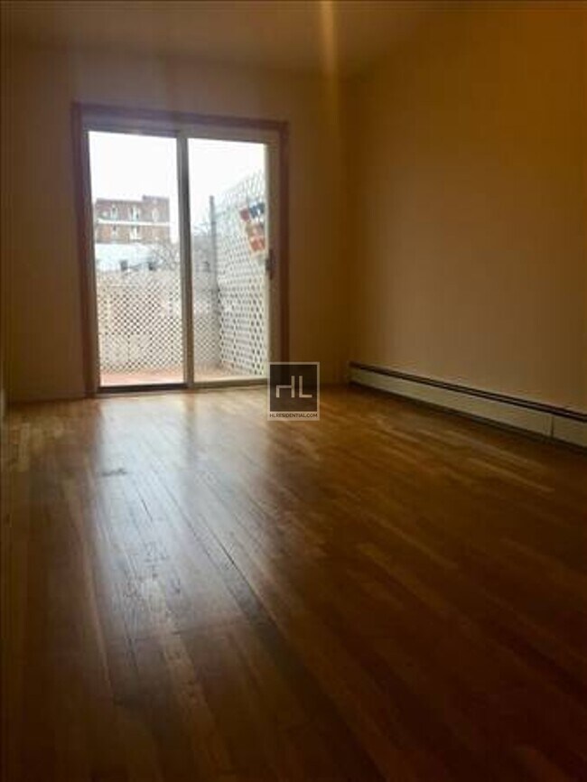 Building Photo - 21 AVENUE