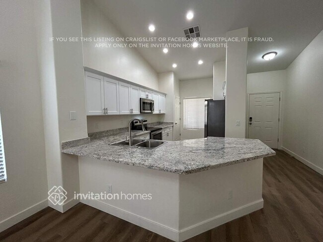 Foto del edificio - 15572 W Meade Ln