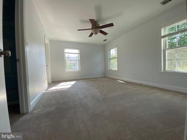 Building Photo - 307 Trinity Ct