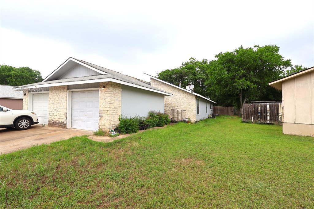 Primary Photo - 7901 E Riverside Dr