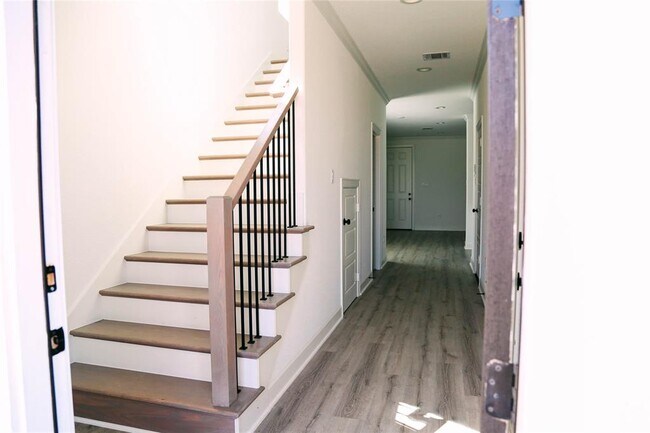 Foto del edificio - 8320 Colonial Ln