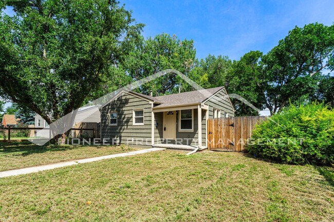 Foto del edificio - Charming Single Family Home With A Fully F...