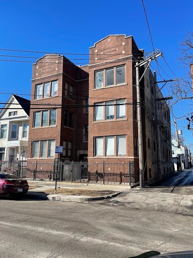 Building Photo - 1538 N Karlov Ave