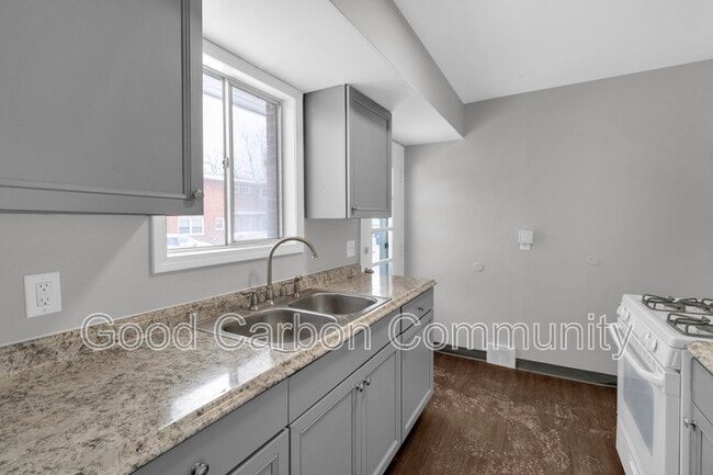 Building Photo - 15 Janice St