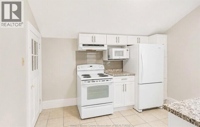 Building Photo - 2177 Dougall Ave