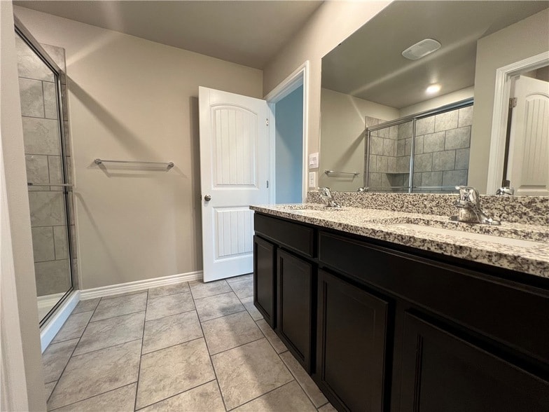 Foto principal - 7637 Bullrider Dr