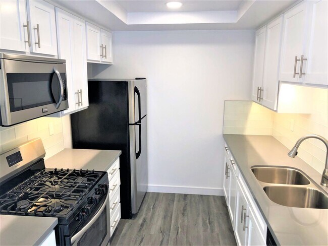 Interior Photo - 960 N. Alfred