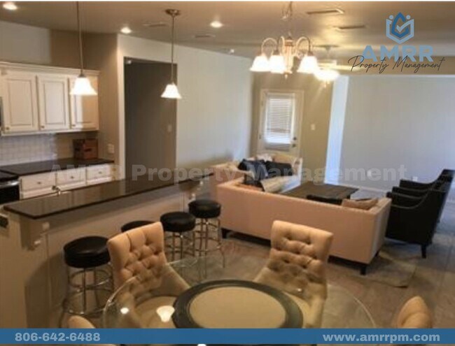 Building Photo - Spacious & Modern 2-Bedroom Townhome