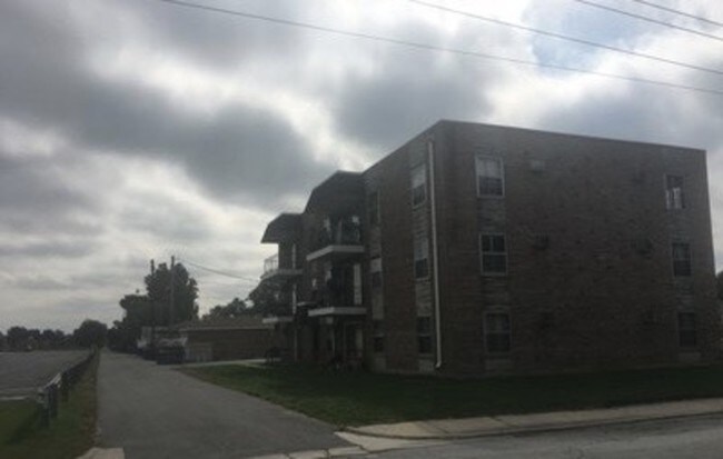Building Photo - 2025 State St