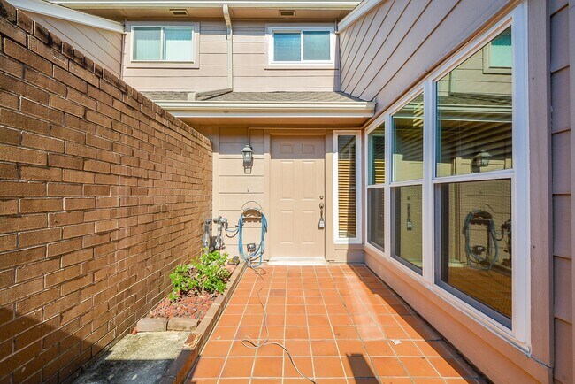 Foto del edificio - 13859 Hollowgreen Dr