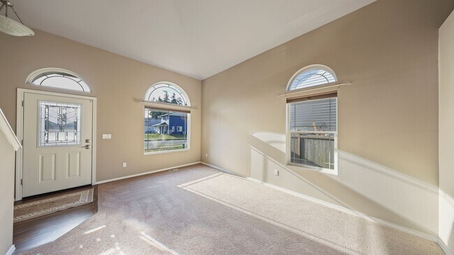 Foto del edificio - 4 Bed 2.5 Bath - Small Pet Friendly - Large Backyard - NAS Whidbey