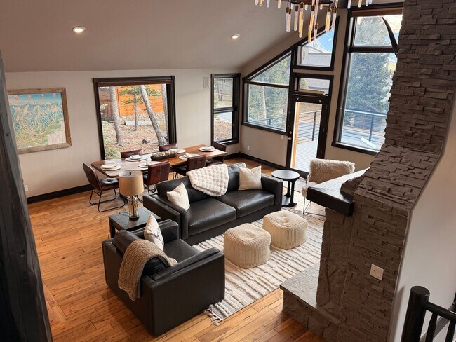 Foto del edificio - Gorgeous furnishings, Views, Luxury, Deck, Fireplaces, 4 bedroom in Breckenridge. Winter Seasonal...