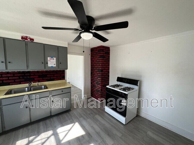 Foto del edificio - 19210 Firwood Rd