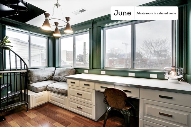Building Photo - Private bedroom in 4 bed/3 bath Home