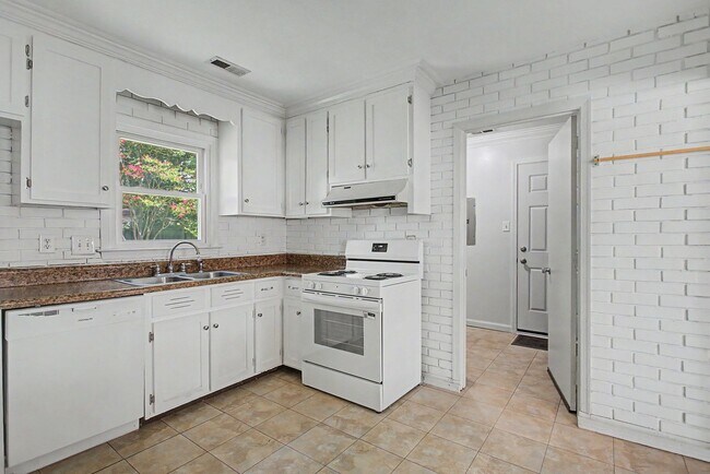 Foto del edificio - Updated 3-Bedroom Ranch with Fenced Yard!