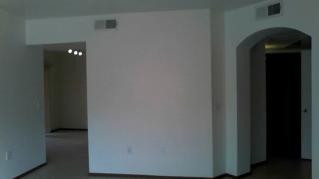 Foto del edificio - Non age restricted townhome available    V...
