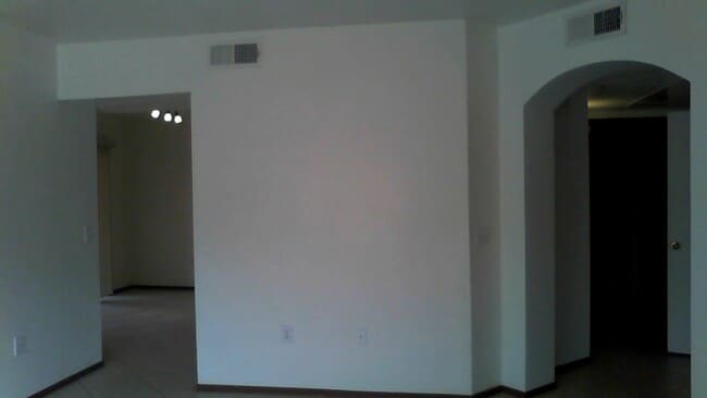 Building Photo - Non age restricted townhome available    Valley Verde Townhome Green Valley Arizona