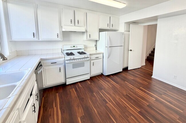Foto del edificio - 5420 Lindley Ave