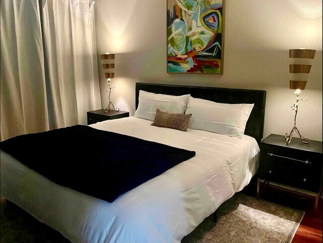 Master Bedroom w/ King Bed - 6765 Corporate Blvd