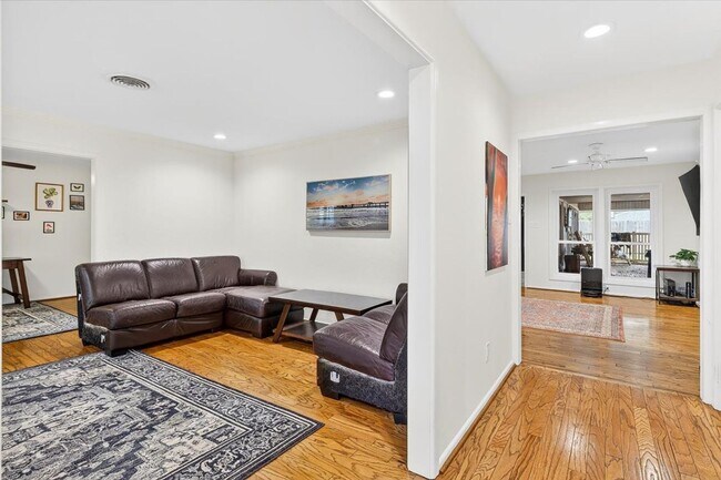 Foto del edificio - 722 Brock Dr