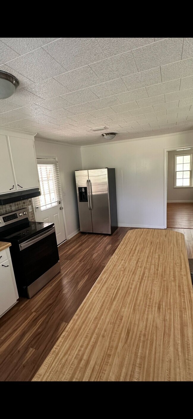 Foto del edificio - 854 River Crest Rd