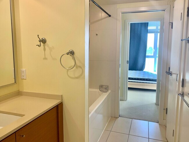 Photo du bâtiment - 7373 Westminster Hwy