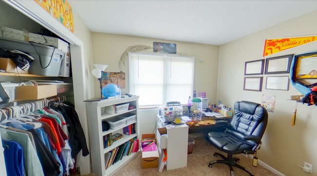 Foto del edificio - Country Living in Manhattan + 1.5 Acres + Close to Stagg Hill Golf Course! Available July 3rd!