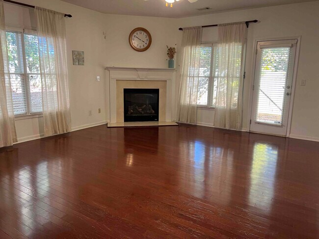 Building Photo - 5900 Oakbrook Lake Ct