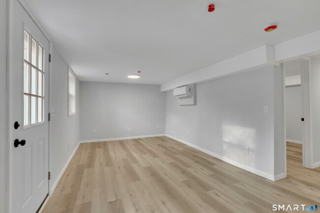 Foto del edificio - 194 Hartford Rd