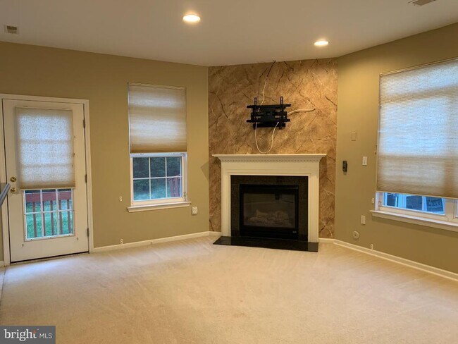 Foto del edificio - 18 Scarlet Oak Dr