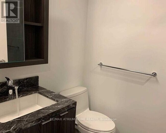 Photo du bâtiment - 115 Blue Jays Way