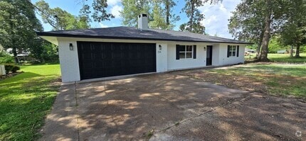Building Photo - 204 Dogwood Ln