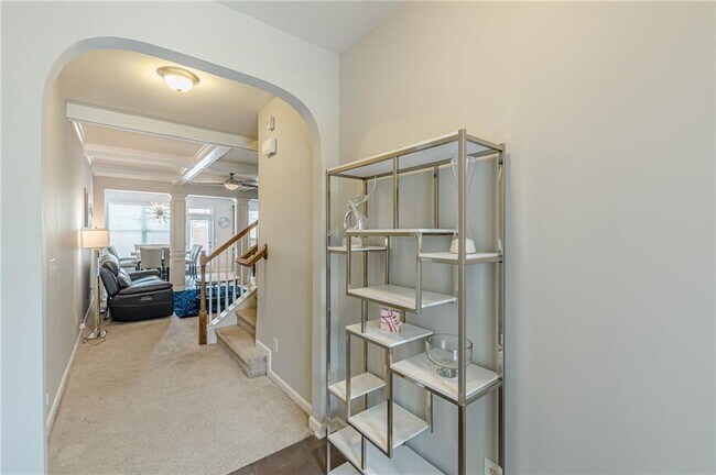 Foto del edificio - 5725 Radford Loop
