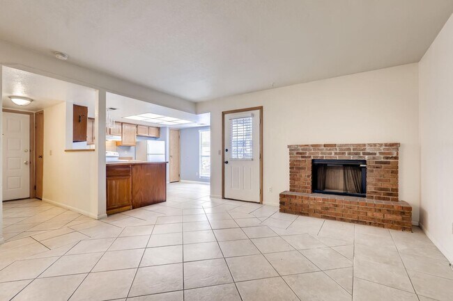 Building Photo - 2 Bedroom CONDO at a GREAT PRICE!