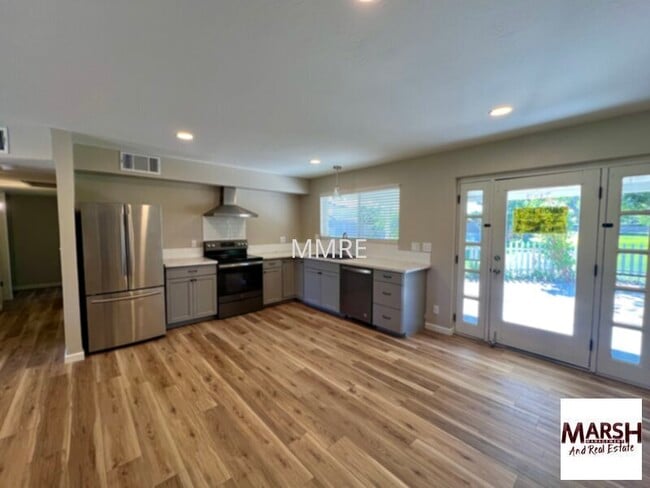 Building Photo - Nice 3 bedroom home on horse property in t...