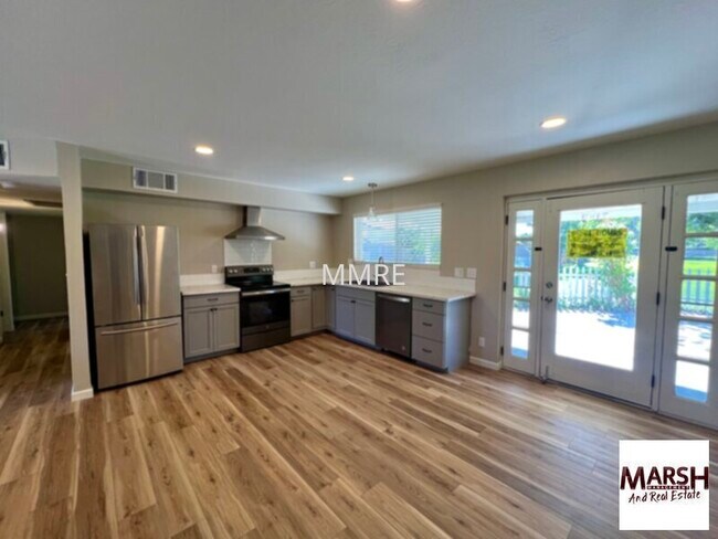 Foto del edificio - Nice 3 bedroom home on horse property in t...