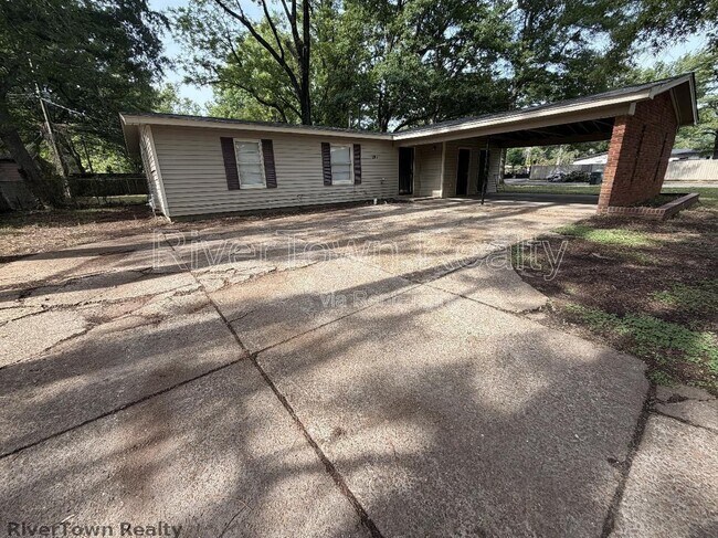 Building Photo - 4825 Bridgedale Ave