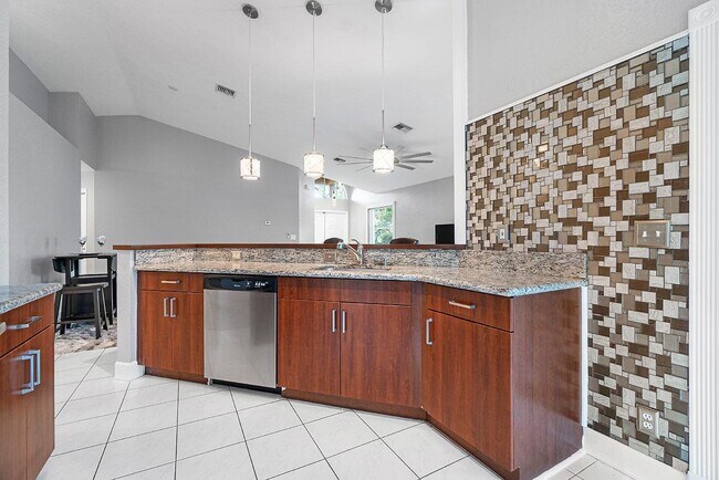 Foto del edificio - 4030 Laurelwood Ln