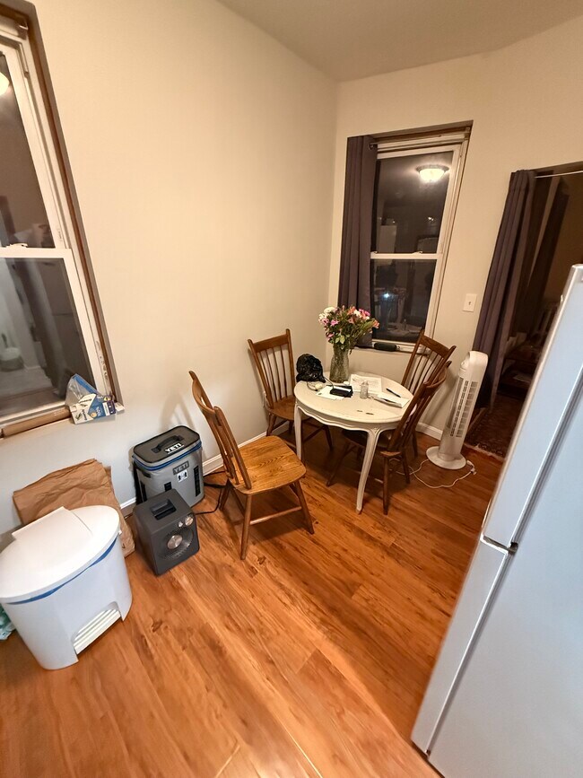 Building Photo - 70 Joy St