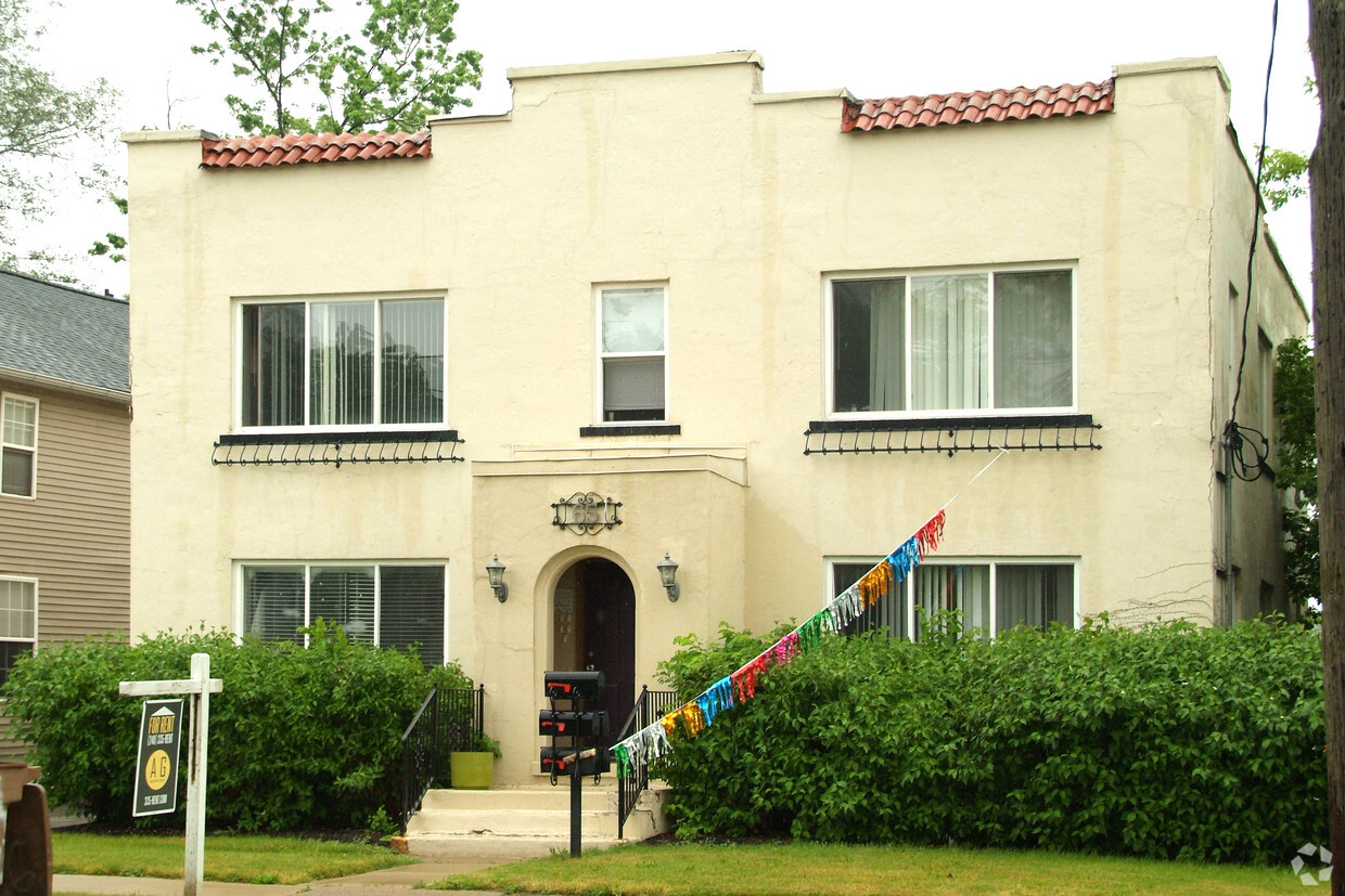 Building Photo - 63 Williams St