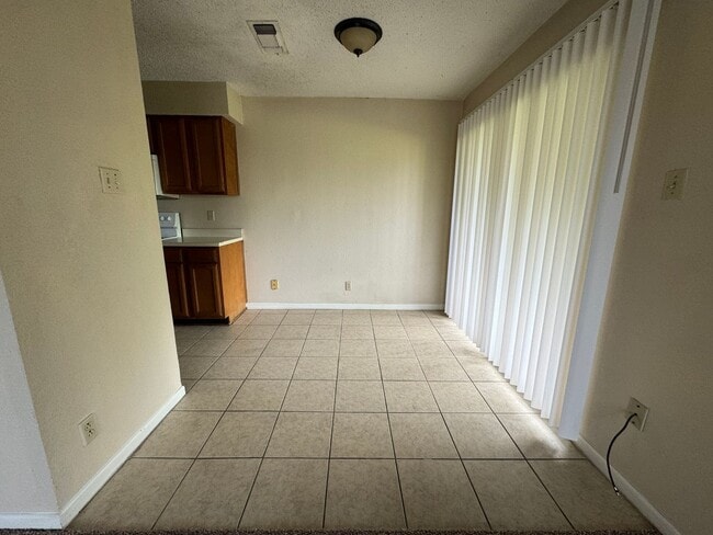 Building Photo - 1701 Cedarview Cir