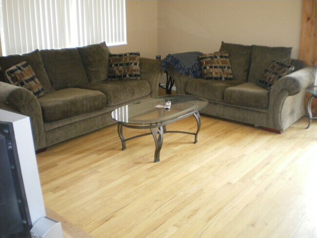 Building Photo - Convenient Location! Easy walk to CU Campu...
