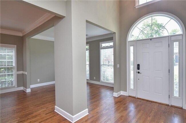 Foto del edificio - 905 Lancaster Way NW